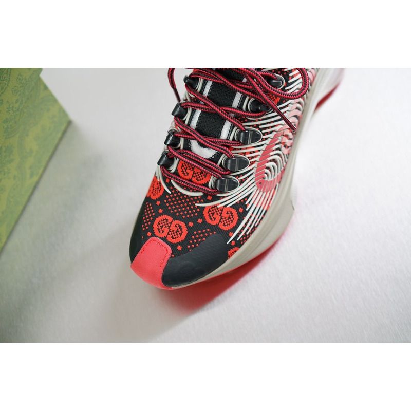 G*u*i run red/black sneakers