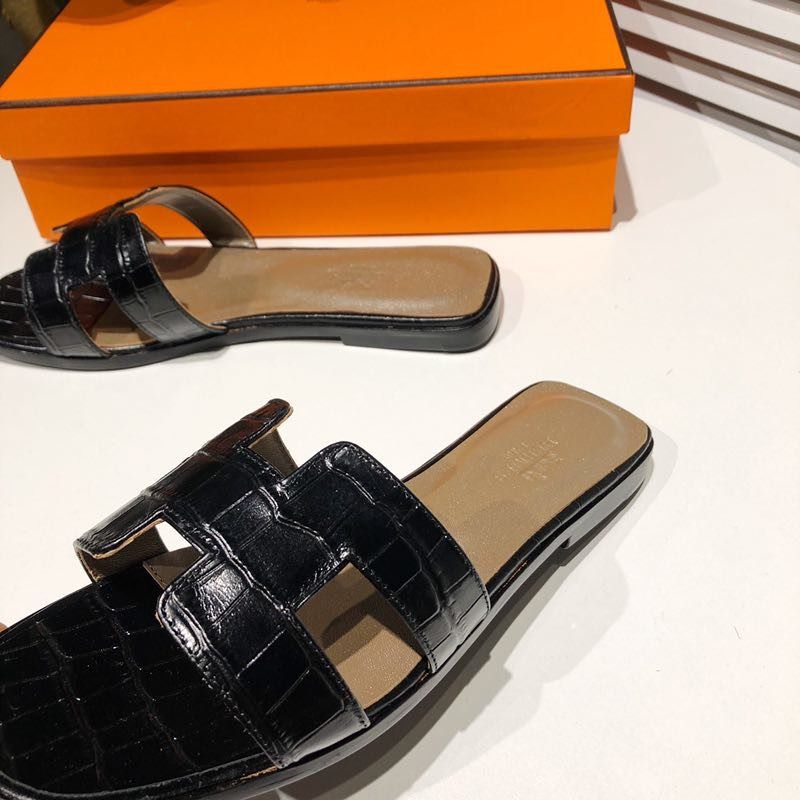 H**mes oran crocodile sandals in black