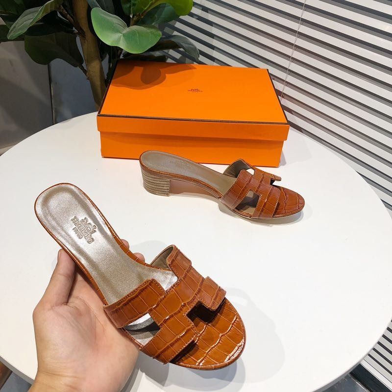 H**mes oran crocodile sandals in brown