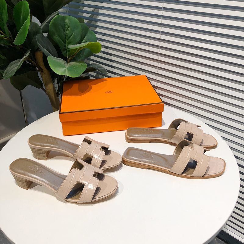 H**mes oasis crocodile sandals in bisque
