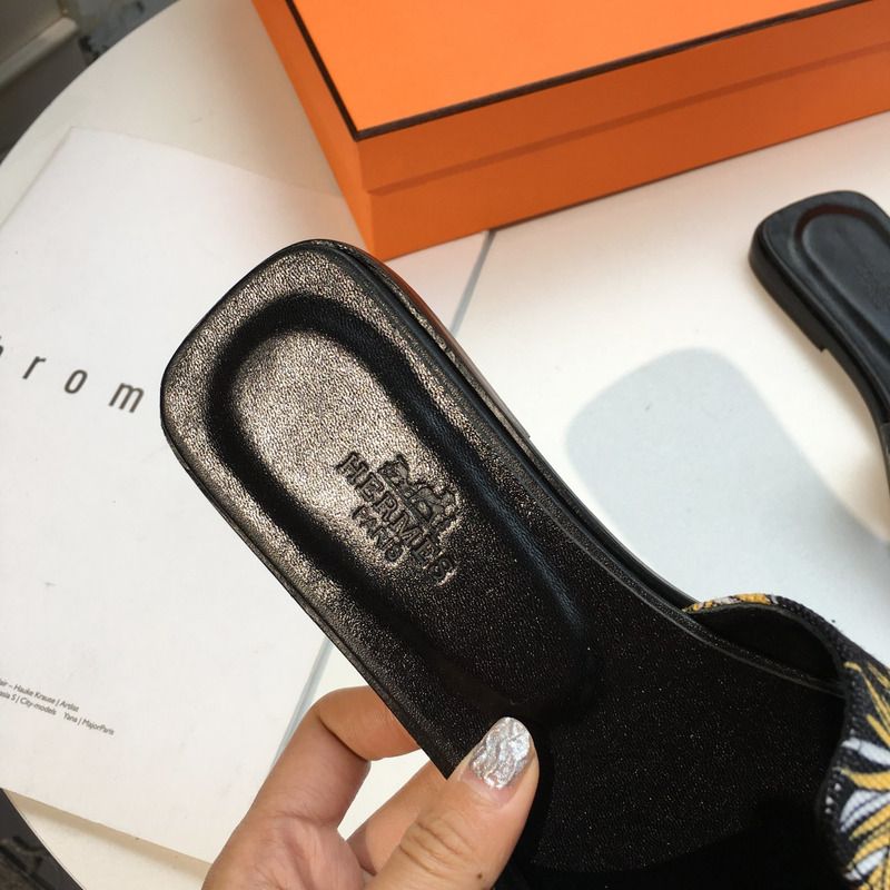 H**mes oran sandals in black
