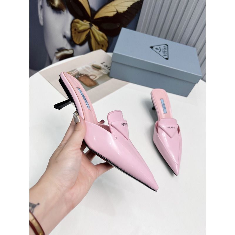 Pra*a logo patent leather pointy toe mule in pink