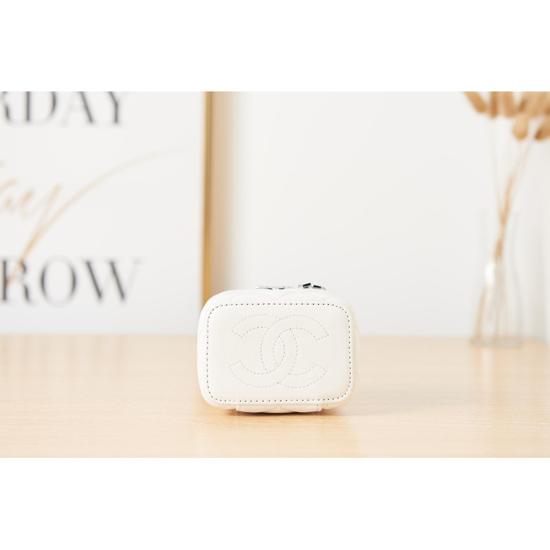 Ch*el 20s vanity case white