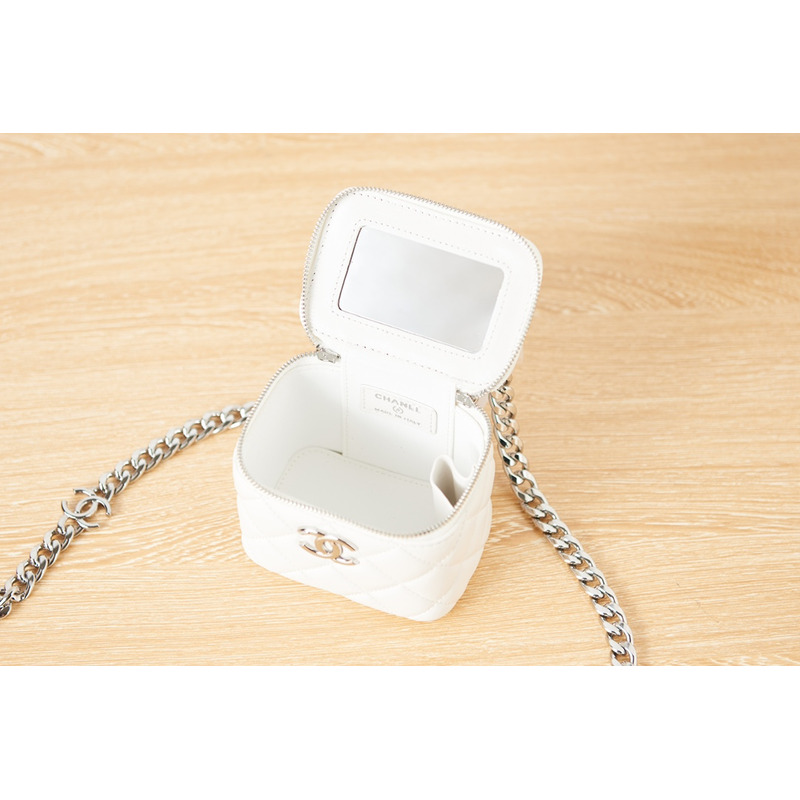 Ch*el 20s vanity case white