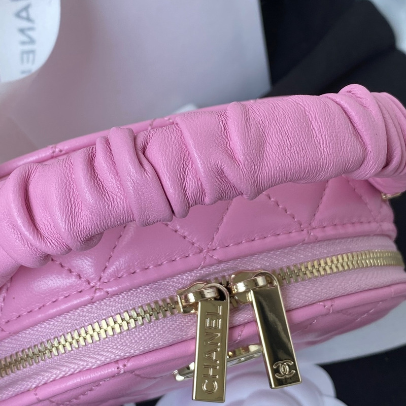 Ch*el vanity case - shiny lambskin & gold-tone metal pink