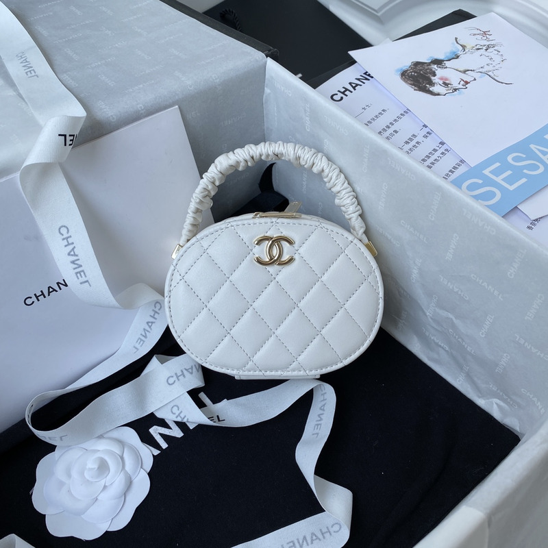 Ch*el vanity case - shiny lambskin & gold-tone metal white