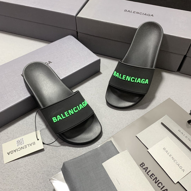 Ba*len*cia*ga 3d logo pool slides green black