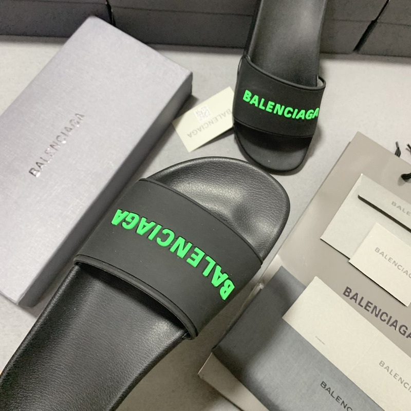 Ba*len*cia*ga 3d logo pool slides green black