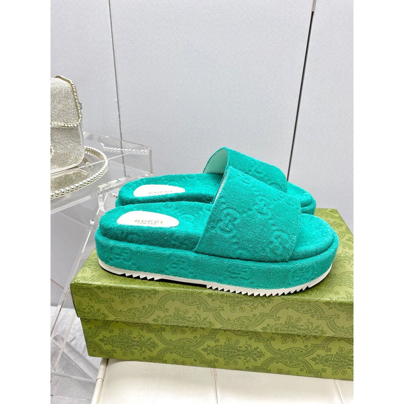 G*u*i women''s platform velvet sandal green