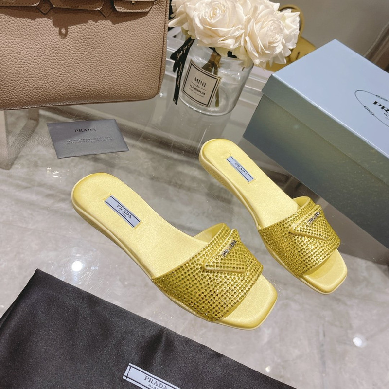 pra*a Di*m*nd slides yellow