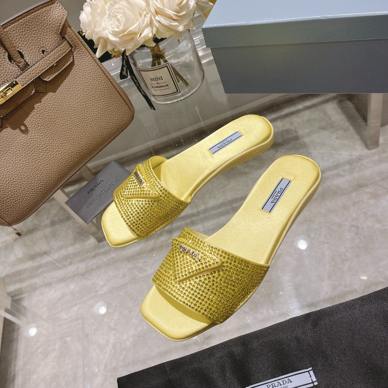 pra*a Di*m*nd slides yellow