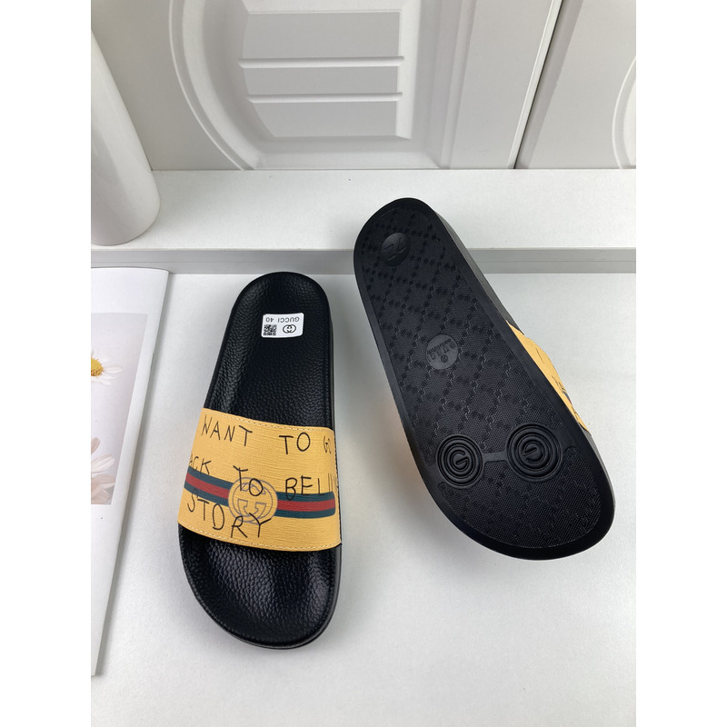 G*u*i slippers yellow
