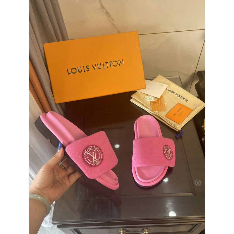 l**is V*t*n pool pillow comfortable slippers fuchsia