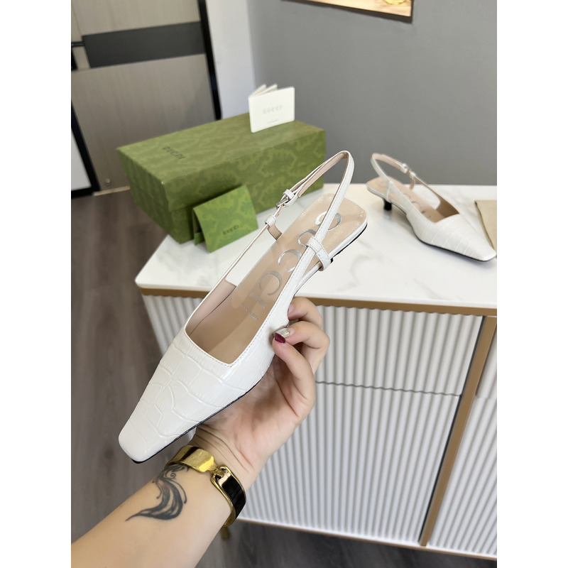 G*u*i crocodile leather low heel lace-up pumps white