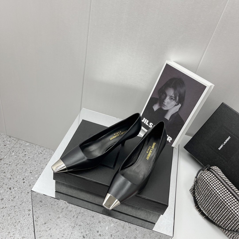 Saint Laurent Shiny Leather High Heel Black