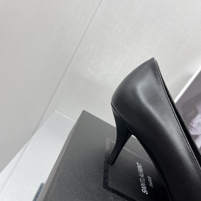 Saint Laurent Shiny Leather High Heel Black