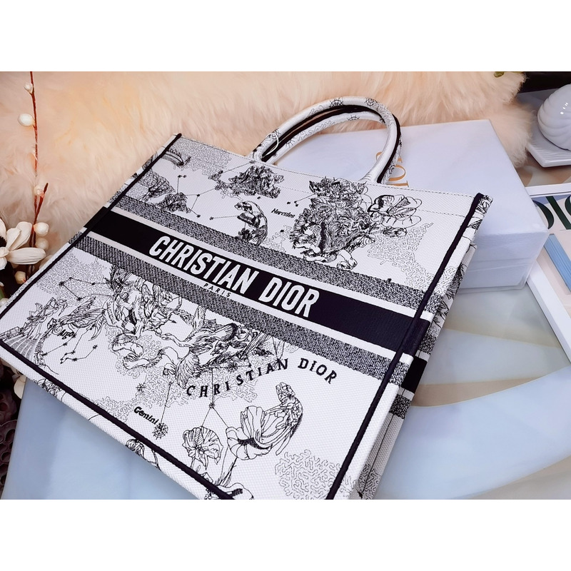D*or constellation embroidered tote bag white