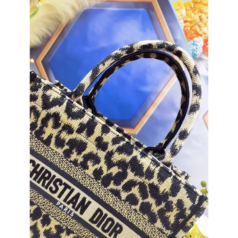 D*or book tote