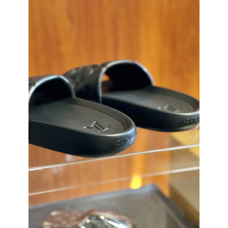 l**is V*t*n’s puffy waterfront mule black
