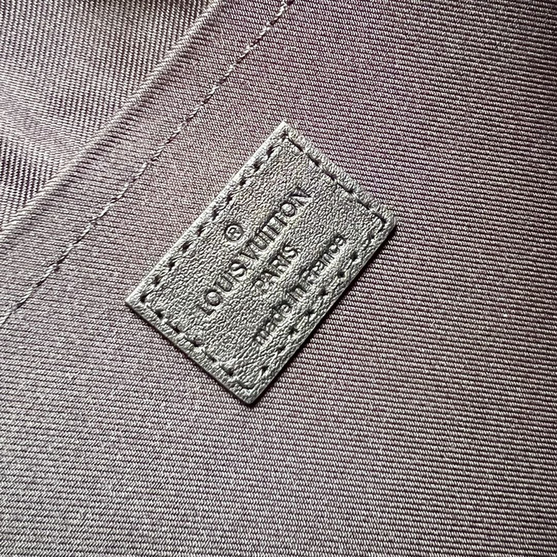 LV Pochette To-Go M8M81570