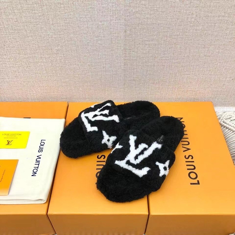 l**is V*t*n magnetic fluffy shearling slippers balck