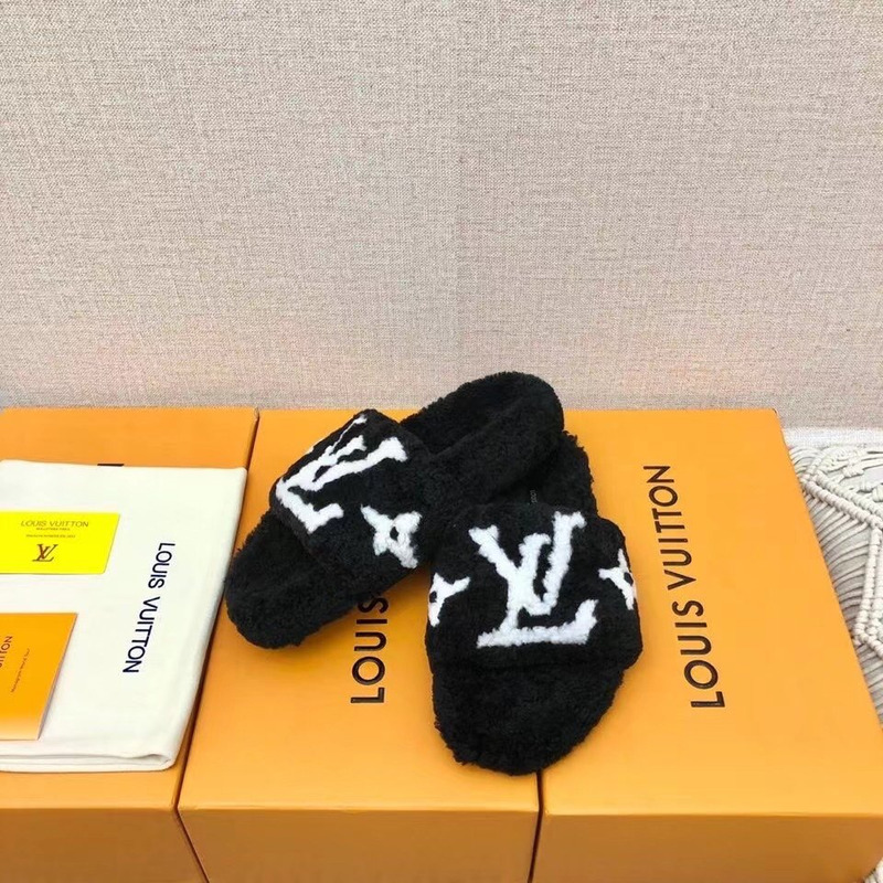l**is V*t*n magnetic fluffy shearling slippers balck