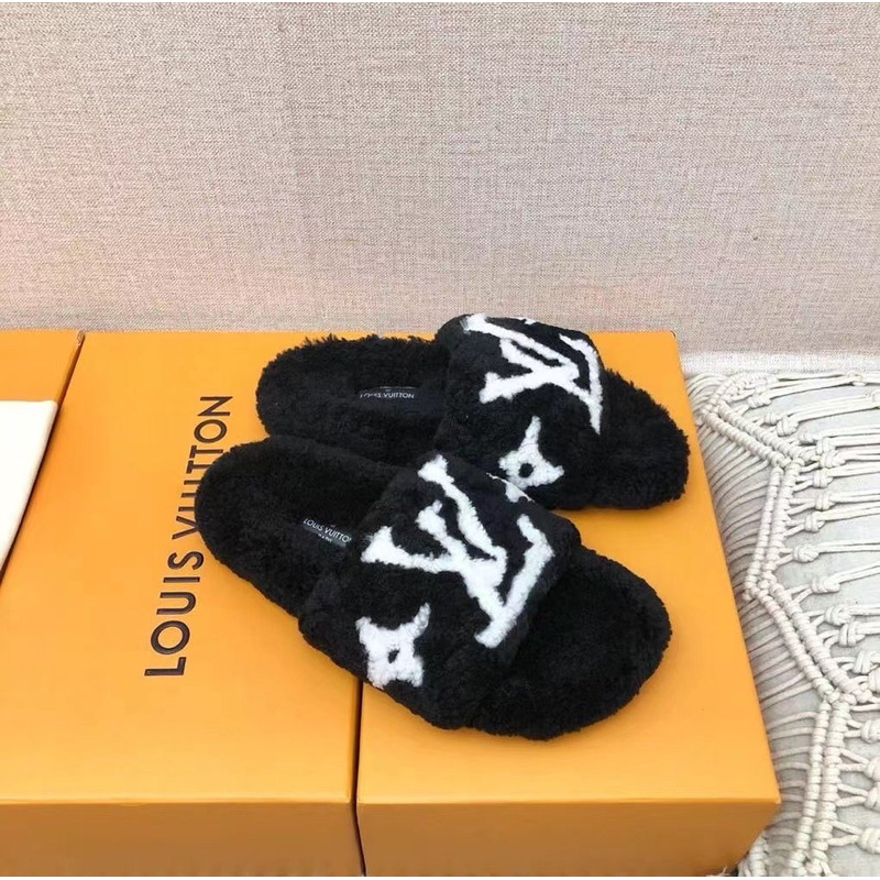 l**is V*t*n magnetic fluffy shearling slippers balck