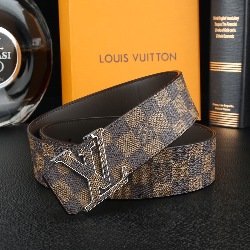 l**is V*t*n reversible brown