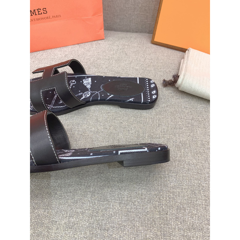H**mes oran flat sandals in black