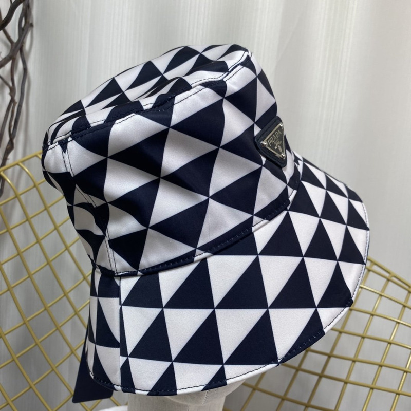 Pra*a printed re-nylon bucket hat white and black