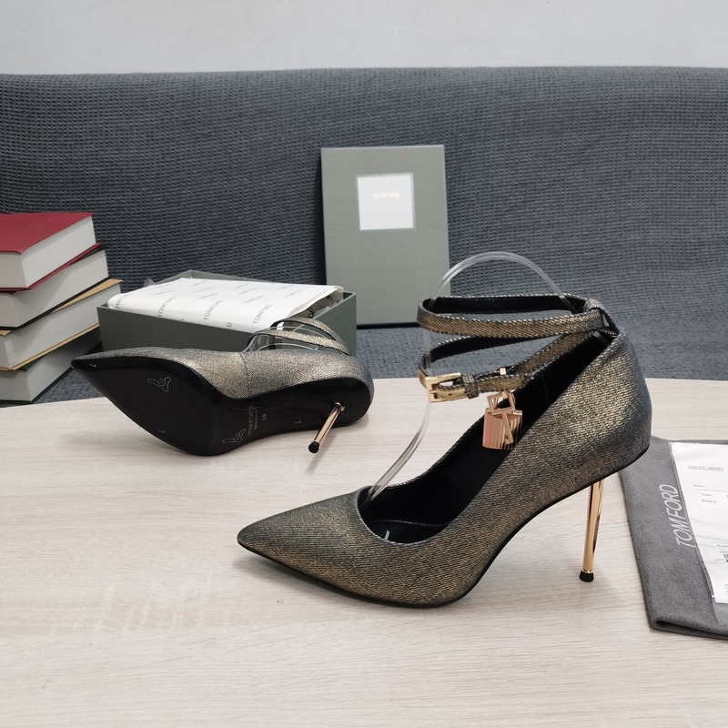 Tom Ford Padlock leather pumps in Black Gold 10.5cm
