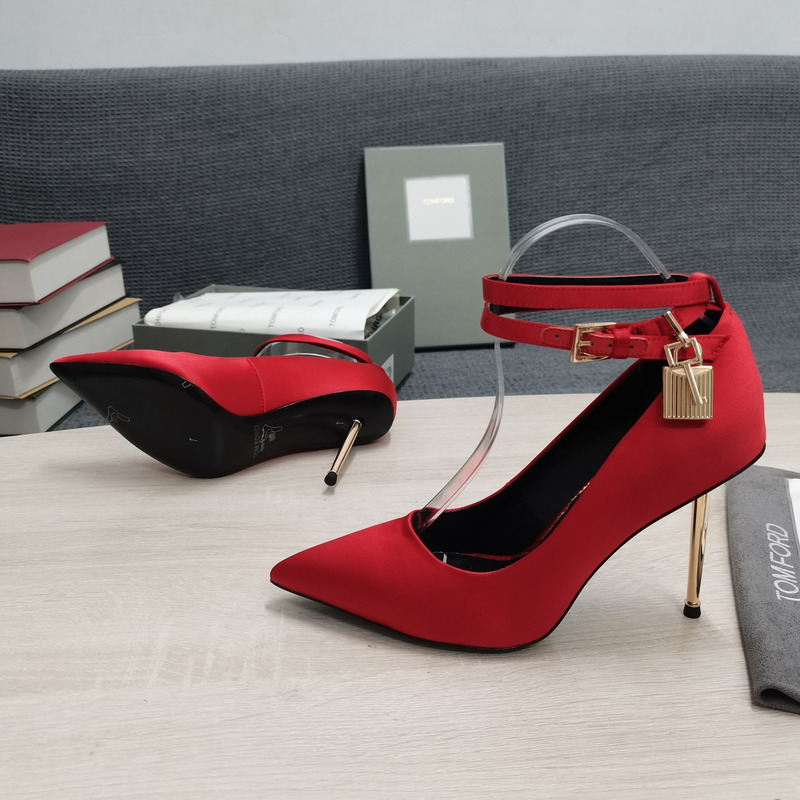 Tom Ford Padlock Leather pumps in Red