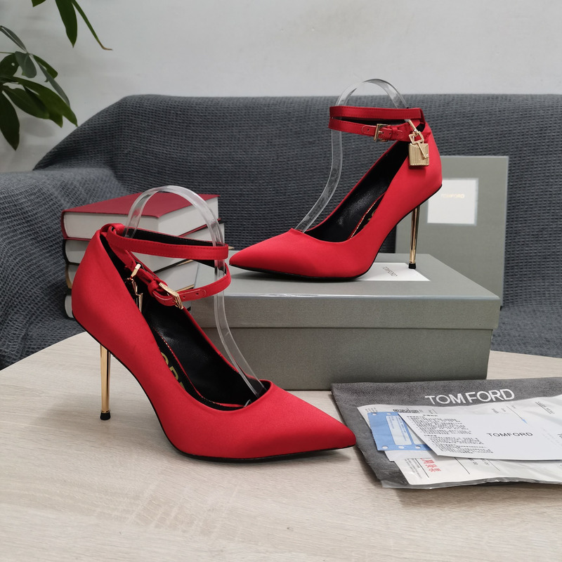 Tom Ford Padlock Leather pumps in Red