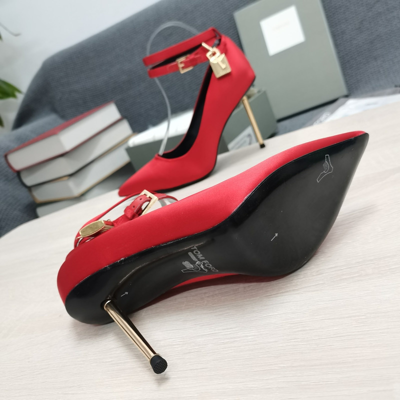 Tom Ford Padlock Leather pumps in Red
