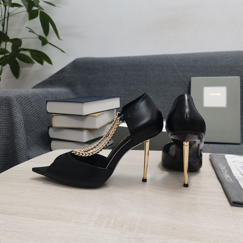 Tom Ford Wishbone Chain Peep-Toe Pumps in Black