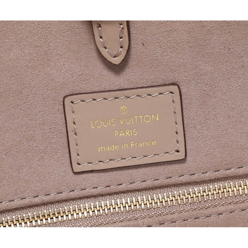 l**is V*t*n onthego mm tote bag