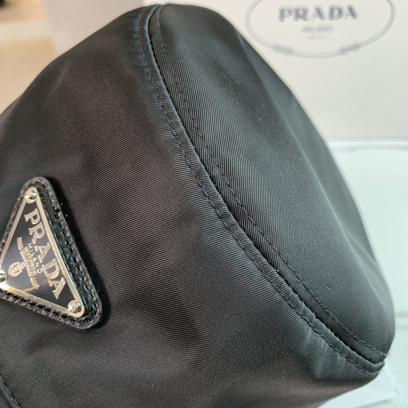 Pra*a re-nylon bucket hat black