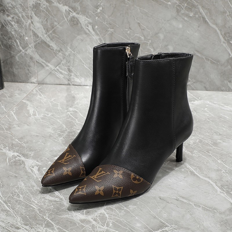 l**is V*t*n logo print ankle boots