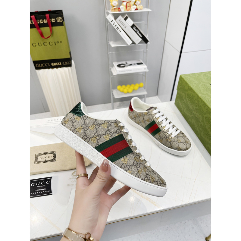g*u*i ace S*p*e bees sneaker