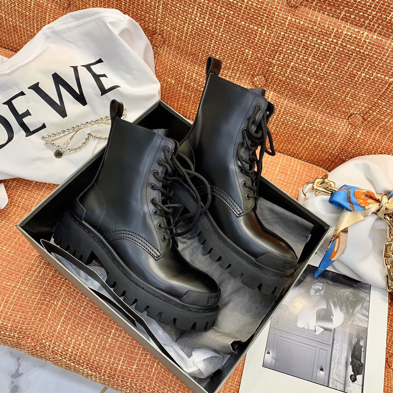 Ba*len*cia*ga wmns strike lace-up martin boots black