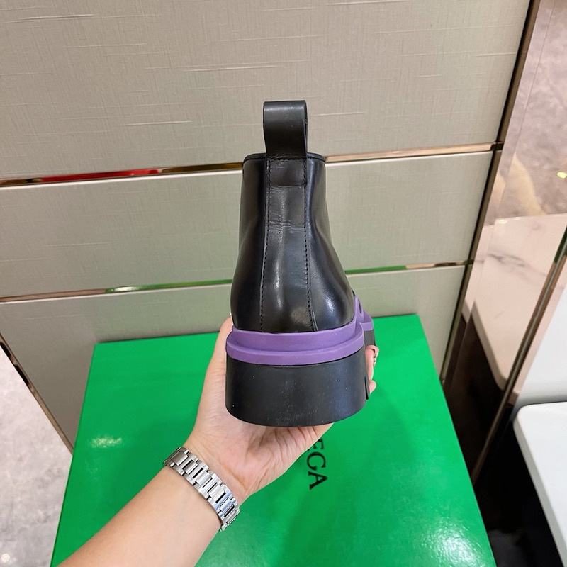 Bo*te*ga ve*ne*ta tire round toe boots black and purple
