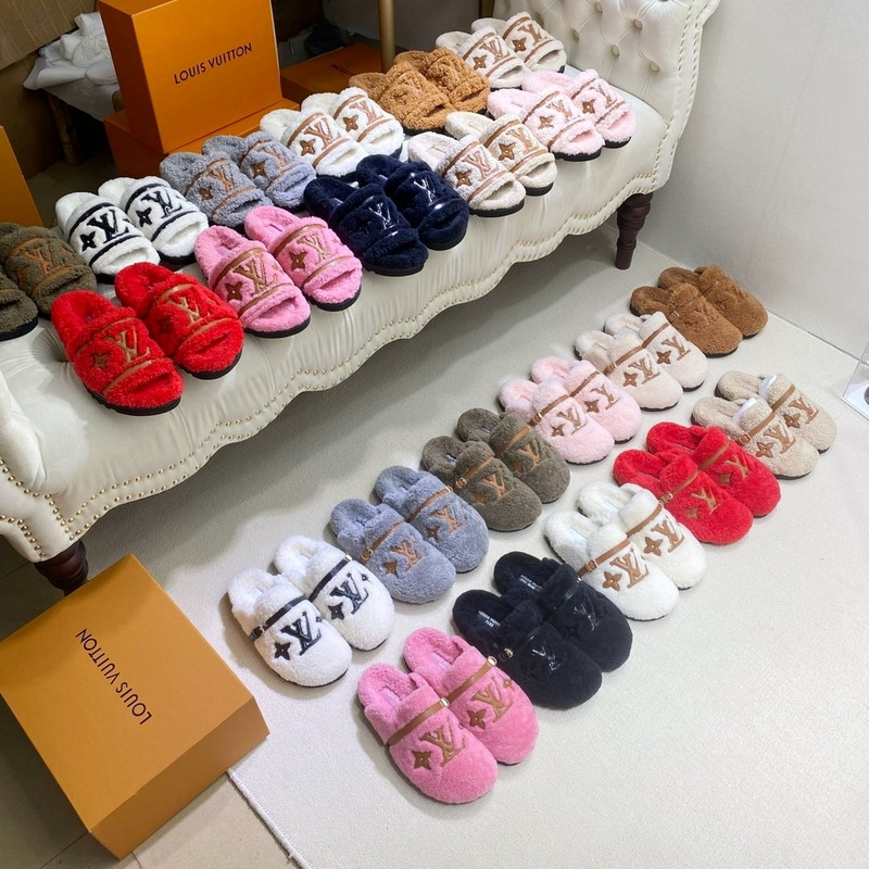 l**is V*t*n paseo flat comfort mule slides
