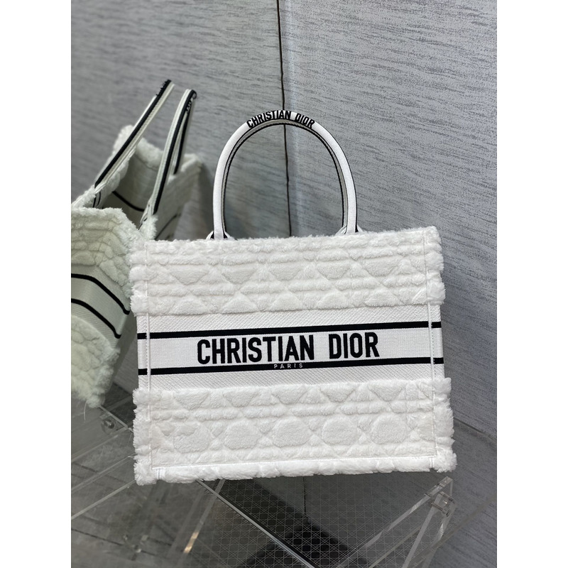 D*or medium book tote bag cannage shearling latte