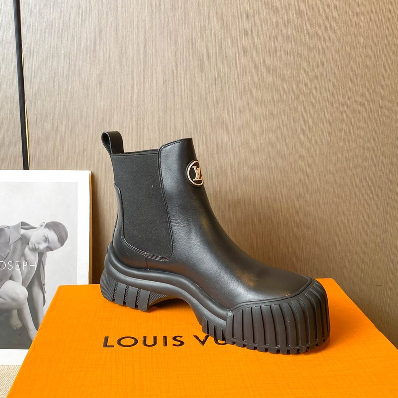 l**is V*t*n ruby ankle boots black