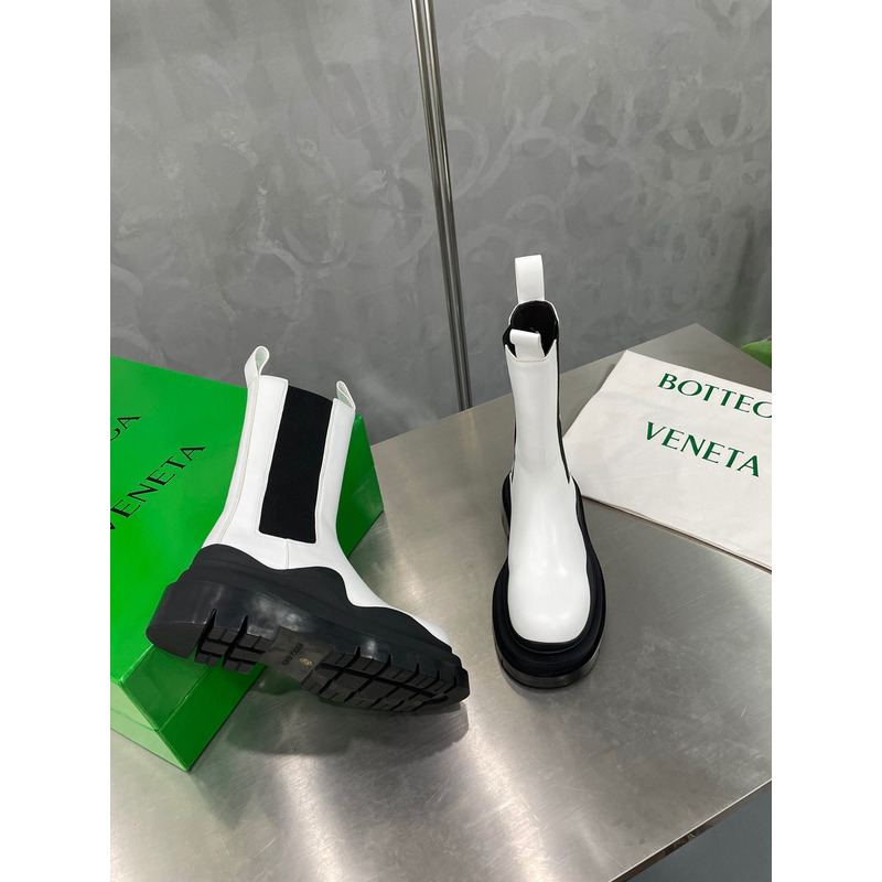 Bo*te*ga ve*ne*ta tire chelsea boot in white and black