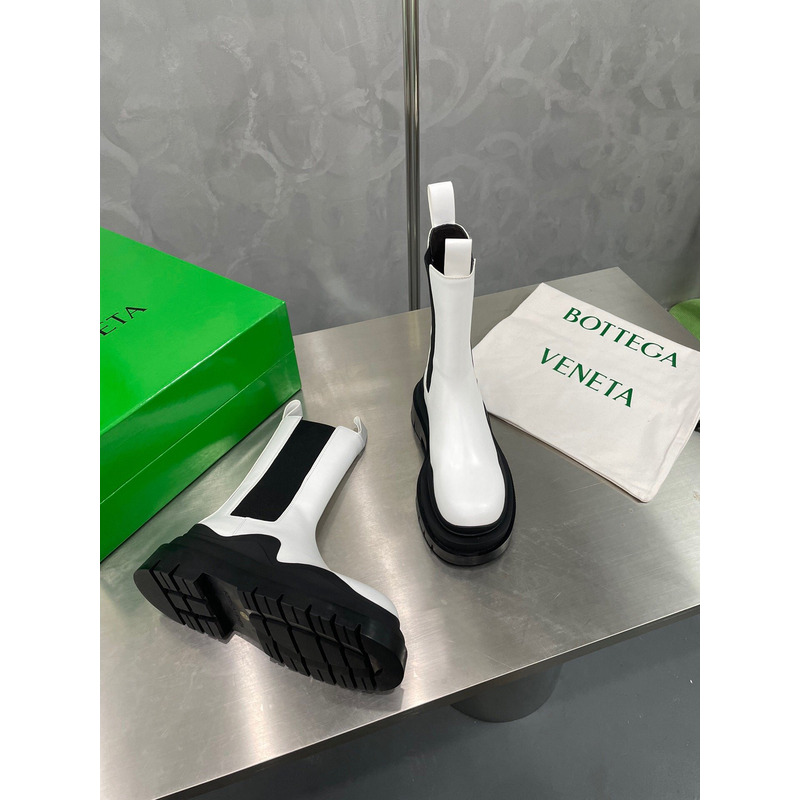 Bo*te*ga ve*ne*ta tire chelsea boot in white and black