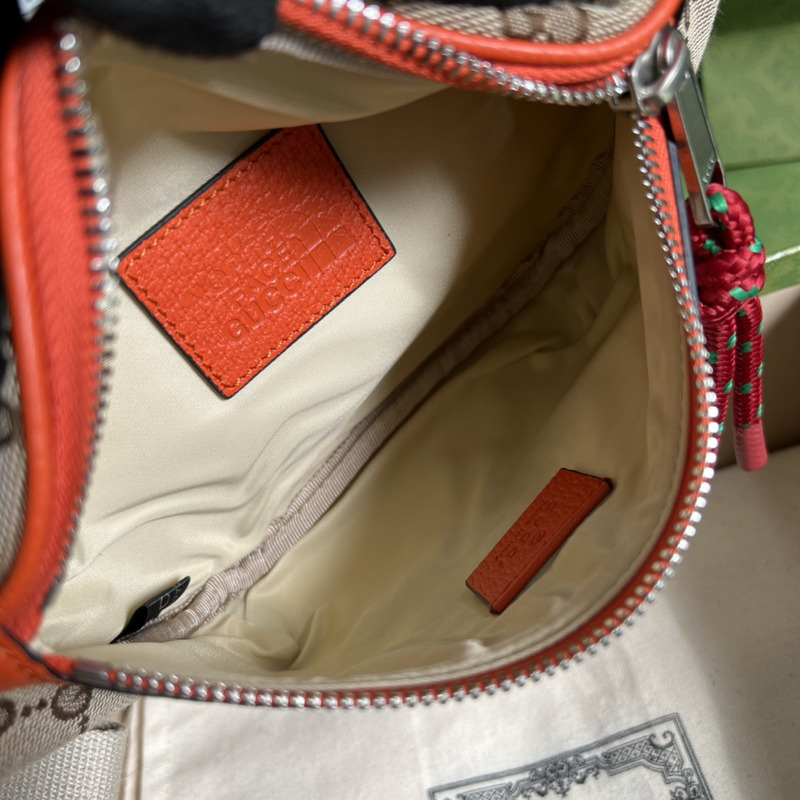 g*u*i x the n0*h F**e logo belt bag red