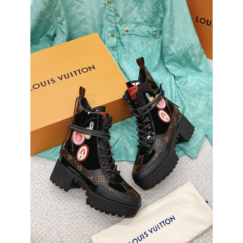 l**is V*t*n world tour platform desert boots black