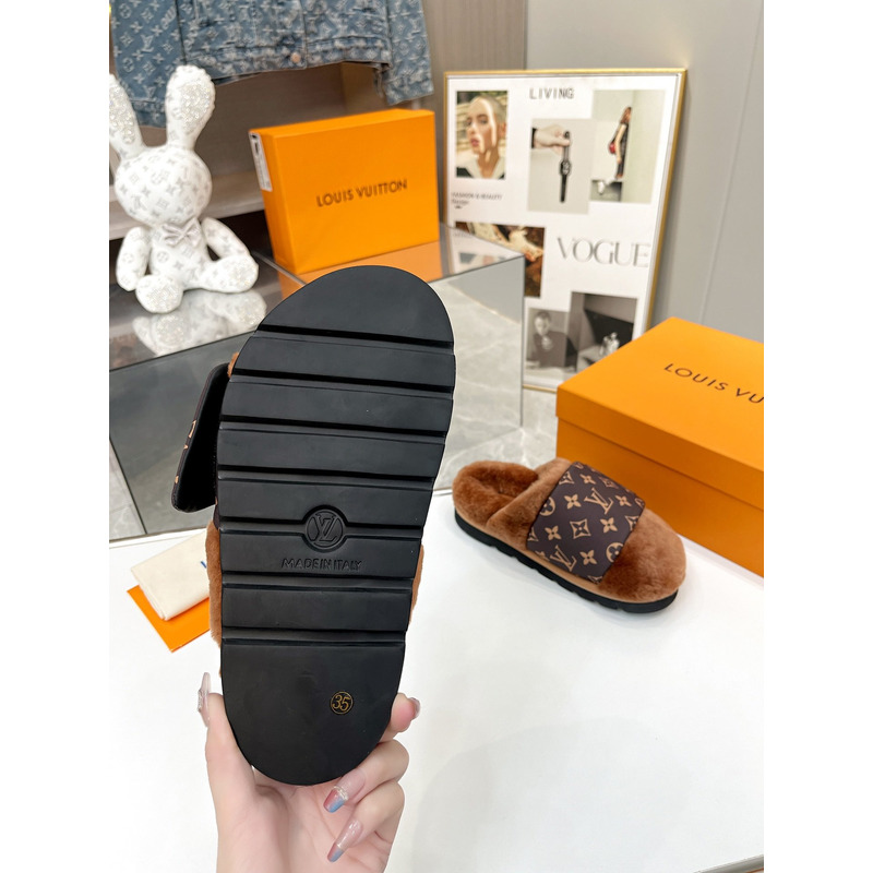 l**is V*t*n slipper pillow brown