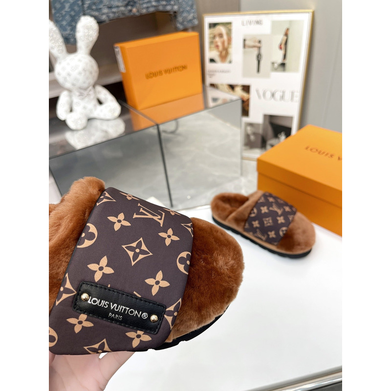 l**is V*t*n slipper pillow brown